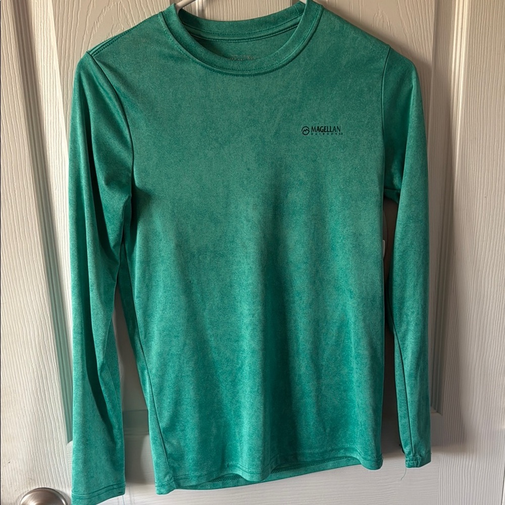 Magellan Outdoors Green Long Sleeve Shirt